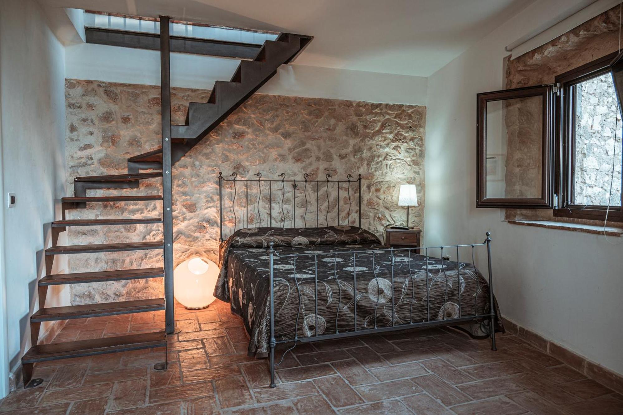 Locanda Persei Bed and Breakfast Prossedi Esterno foto