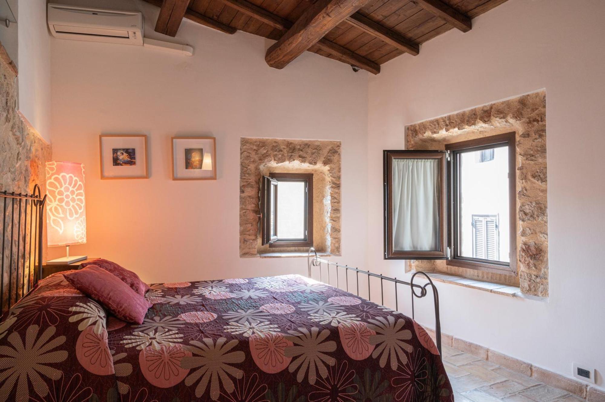 Locanda Persei Bed and Breakfast Prossedi Esterno foto