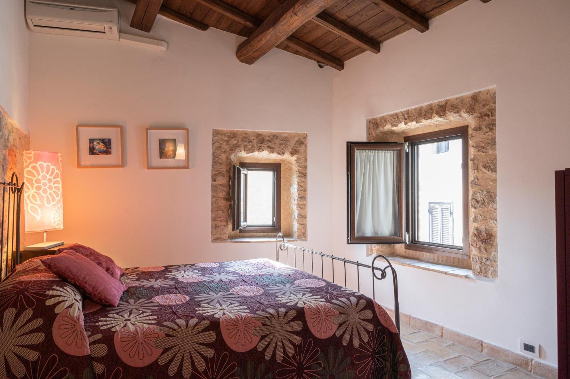 Locanda Persei Bed and Breakfast Prossedi Esterno foto