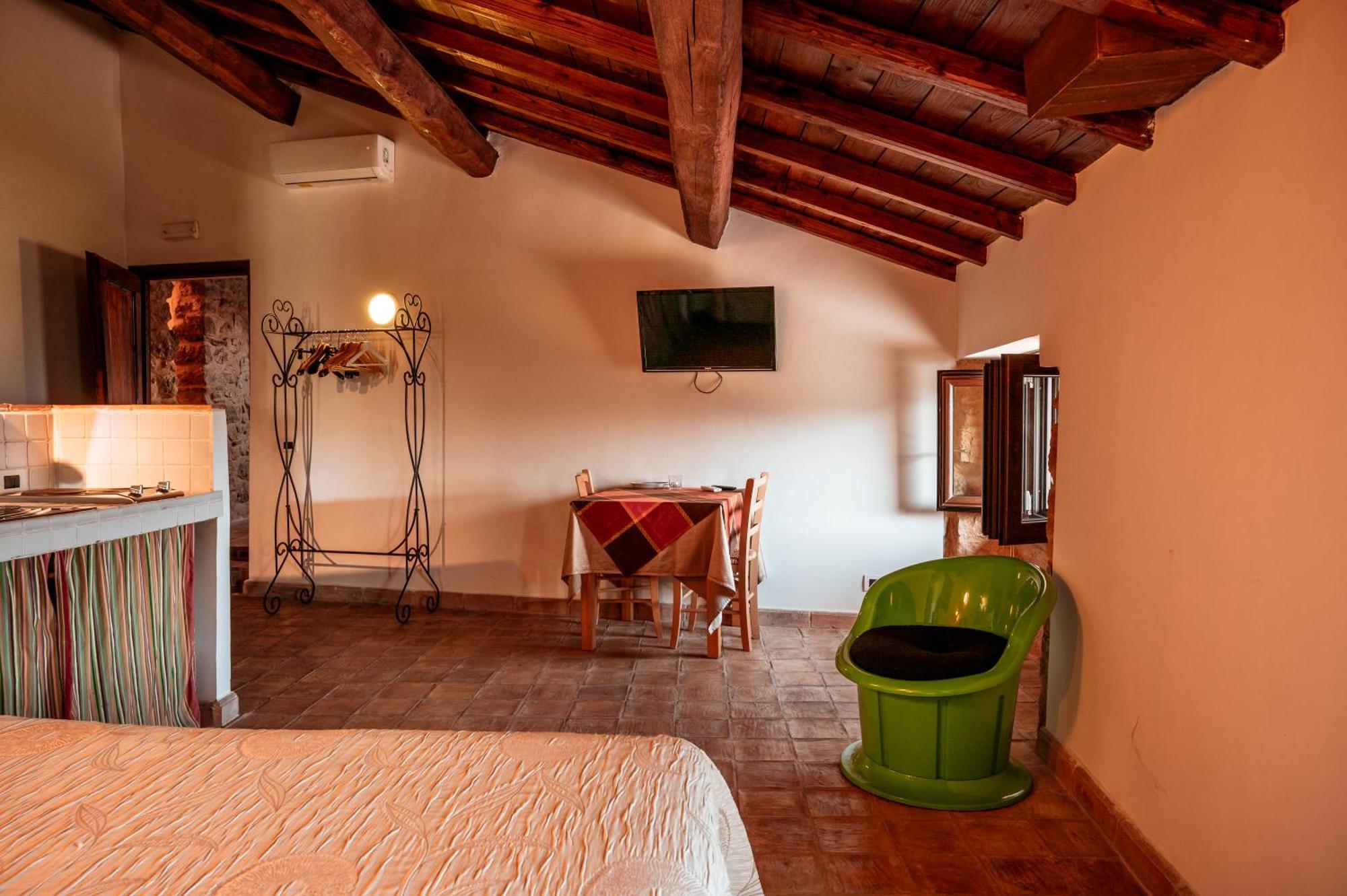 Locanda Persei Bed and Breakfast Prossedi Esterno foto